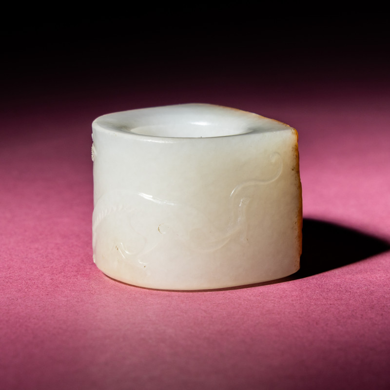 清中期 白玉留皮饕餮螭龍紋扳指 | A Chinese Russet and White Jade 'Taotie and Chilong' Archer's Ring, 18th Century - 图9