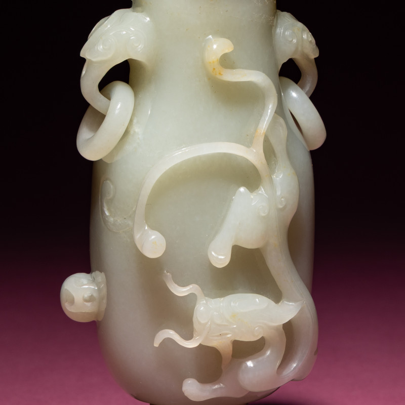 清中期 青白玉螭龍紋雙耳賞瓶 | A Chinese Pale Celadon Jade 'Dragon' Covered Vase, 18th/19th Century - 图5