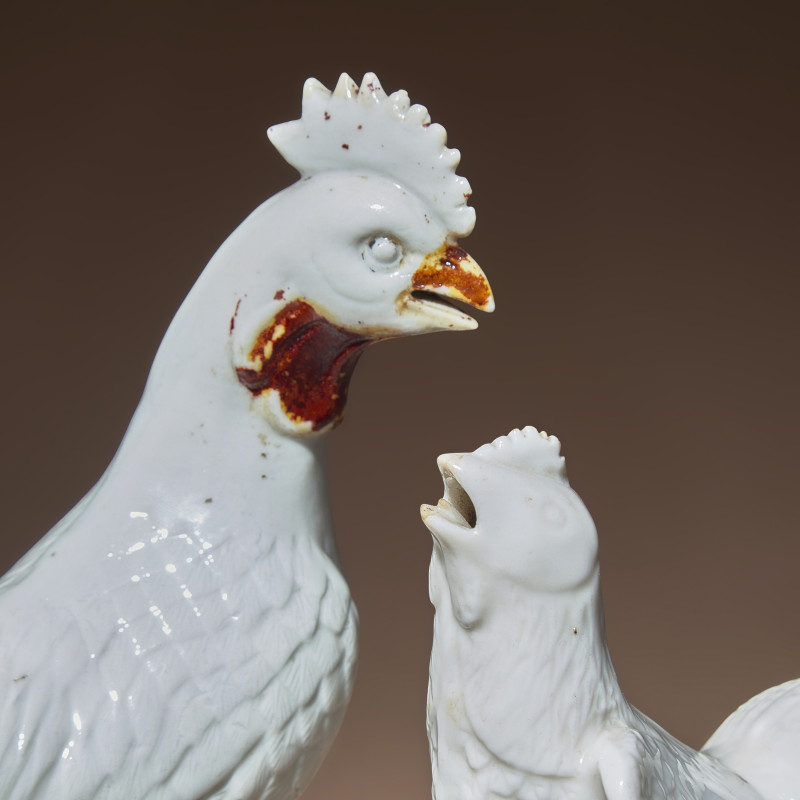 清中期 德化白瓷雄鷄兩隻 | Two Chinese Blanc-de-Chine Porcelain Figures of Cockerels, 18th/19th Century - 图3