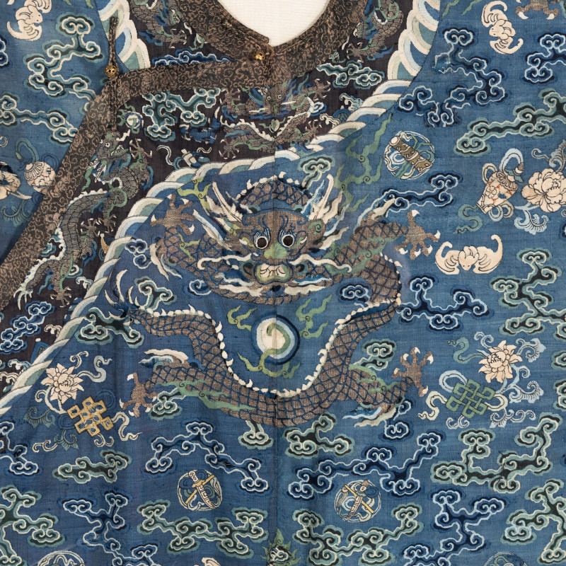 清晚期 石青地緙絲龍紋袍 | A Chinese Dark Blue Ground Kesi Silk Dragon Robe, 19th Century - 图2