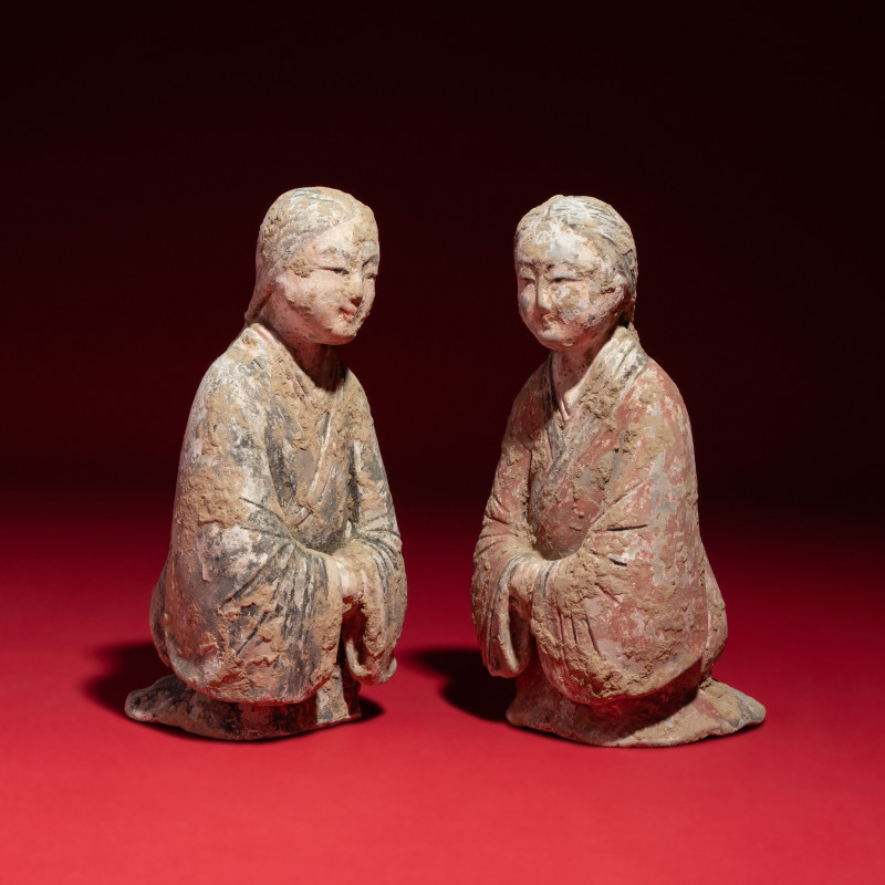 西漢 陶彩繪跽坐女樂俑一對 | A Pair of Chinese Painted Pottery Kneeling Ladies, Western Han Dynasty - 图1
