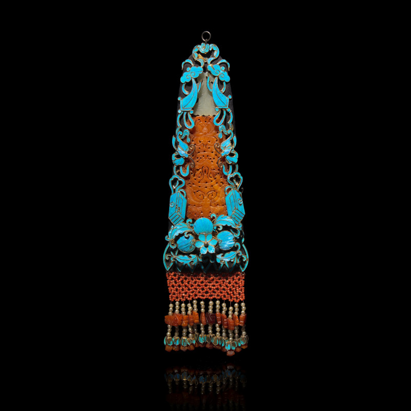 清 點翠嵌玉蜜蠟珍珠珊瑚流蘇雲肩殘件 | A Chinese Kingfisher Feather, 'Beeswax' Amber and Celadon Jade Ornament, Qing Dynasty