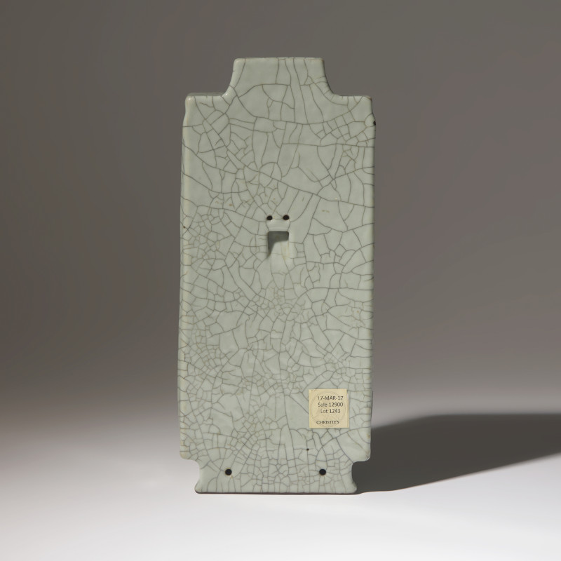 清乾隆 哥釉琮式壁瓶 | A Rare Chinese Ge Type Cong-Form Wall Vase, Qianlong Mark and of the Period - 图3