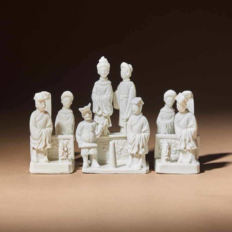 清早期 德化白瓷塑人像香插三件 | Three Chinese Blanc-de-Chine Porcelain Figural Group-Form Joss-Stick Holders, 17th Century - 图1