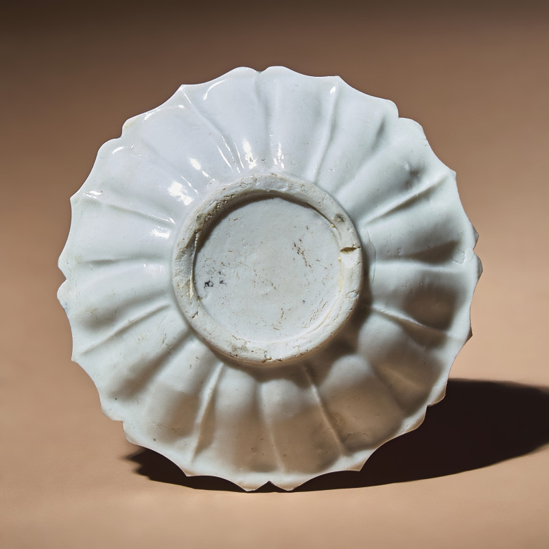 明晚期 德化白瓷花口碟 | A Chinese Blanc-de-Chine Porcelain Floriform Dish, Late Ming Dynasty - 图2