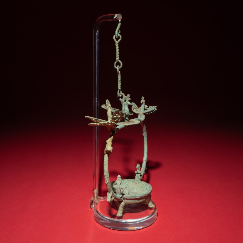 東漢 青銅龍鳳神人懸燈 | A Chinese Bronze 'Phoenix and Immortal' Hanging Oil Lamp, Eastern Han Dynasty - 图3
