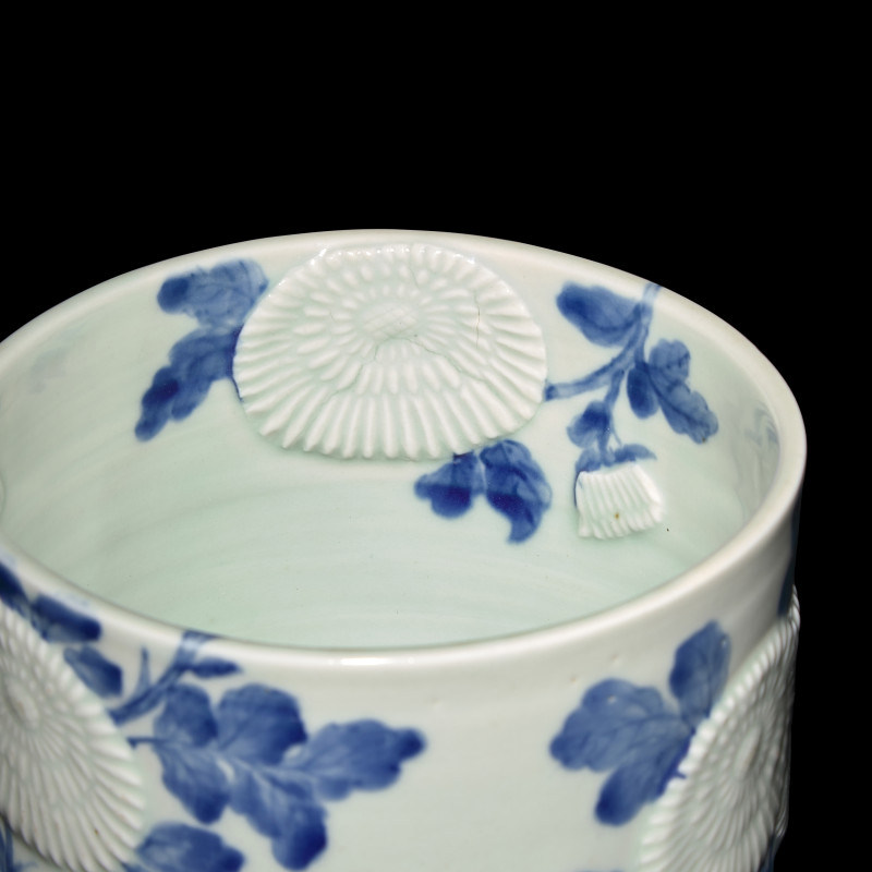 日本江戶-明治時代 平戶燒青花菊花圖筆筒 | A Japanese Hirado Blue and White Porcelain ' Kiku' Brush Pot, 19th Century - 图4