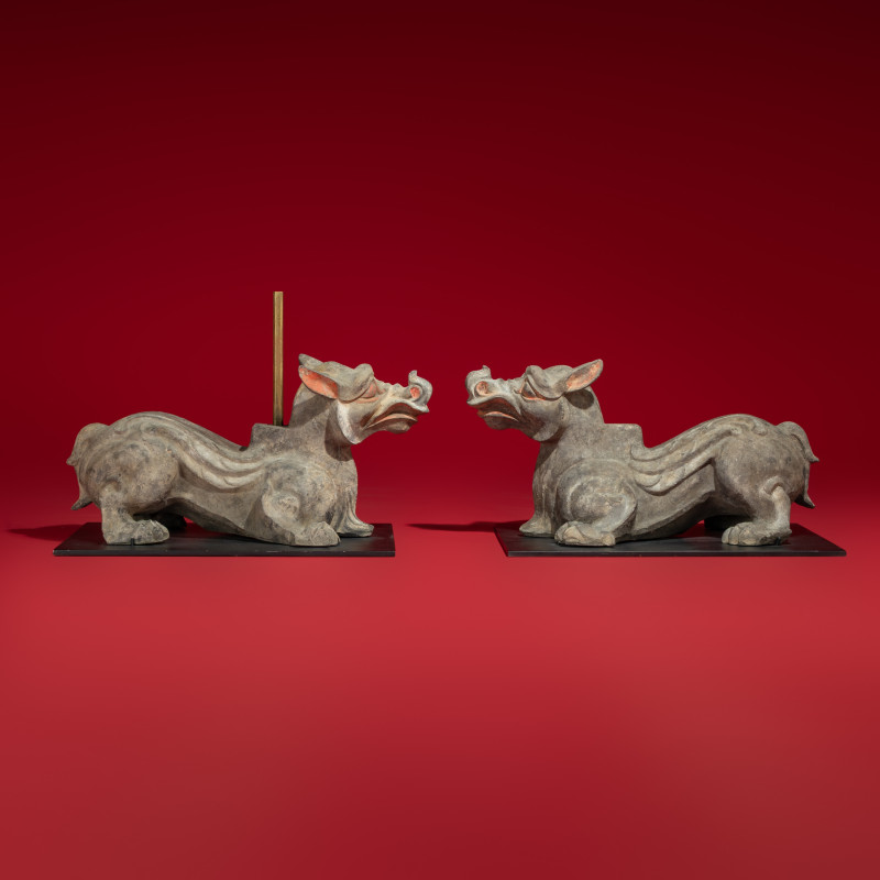 西漢 灰陶編磬一組連辟邪座 | A Rare Chinese Painted Earthenware Chimera and Chimes Set, Qing and Bixie, Western Han Dynasty - 图13