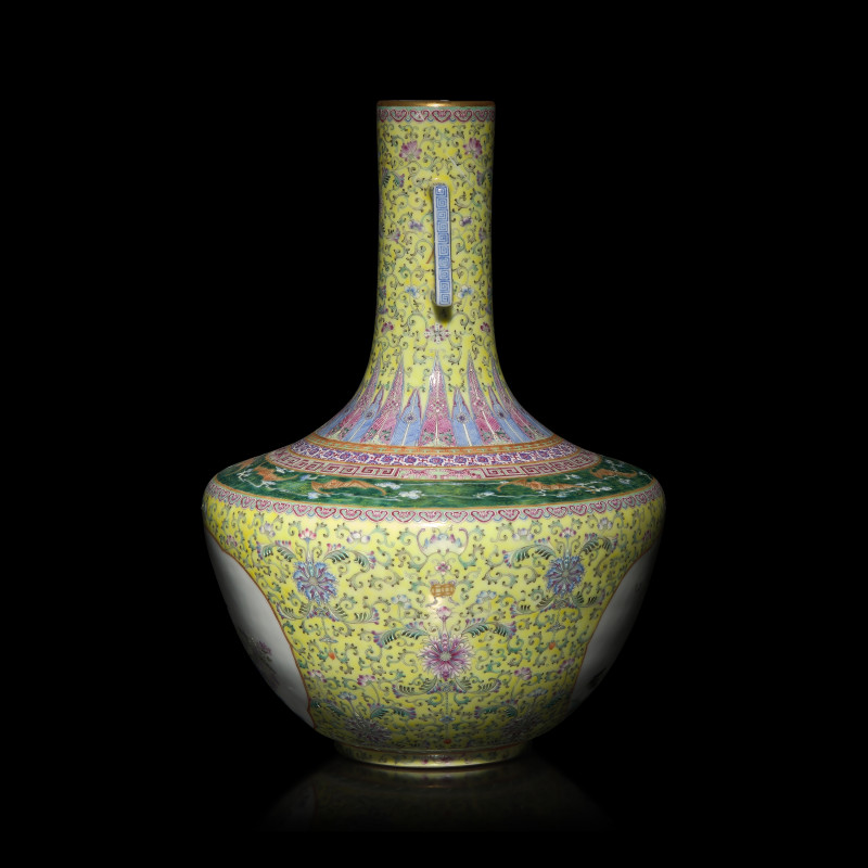 1947年作 ’蔣瓷‘黃地粉彩開光花鳥圖雙耳瓶 | A Chinese Yellow Ground Famille Rose Porcelain 'Floral' Vase, Dated 1947 - 图2
