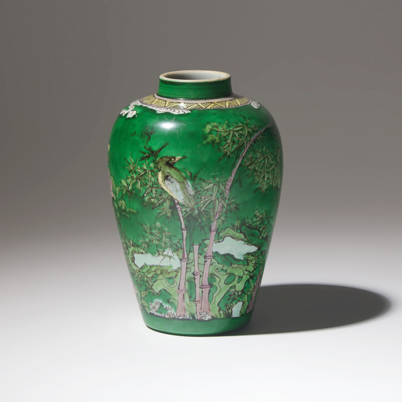 清康熙 綠彩繪花鳥竹石罐 | A Chinese Green Ground 'Birds and Bamboo' Porcelain Jar, Kangxi Period