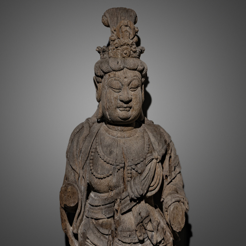 元或以後 木雕觀音像 | A Chinese Wood Carving of Guanyin Bodhisattva, Yuan Dynasty or Later - 图2