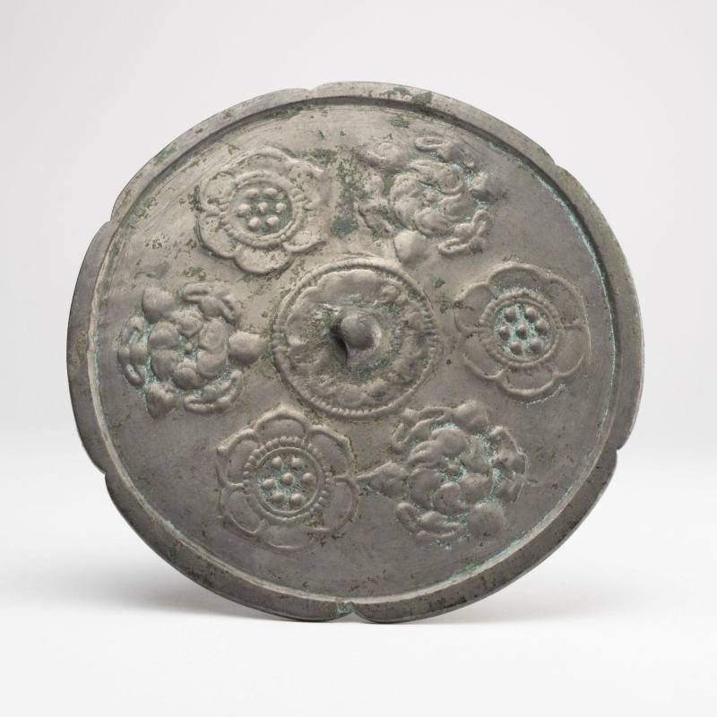    唐 葵口花卉鏡