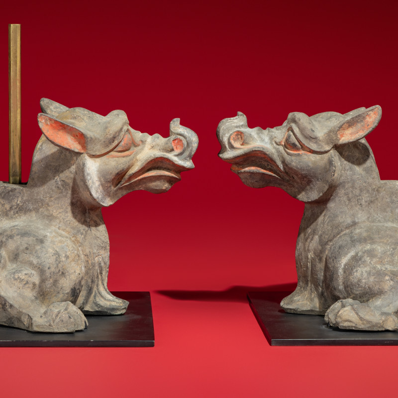 西漢 灰陶編磬一組連辟邪座 | A Rare Chinese Painted Earthenware Chimera and Chimes Set, Qing and Bixie, Western Han Dynasty - 图14