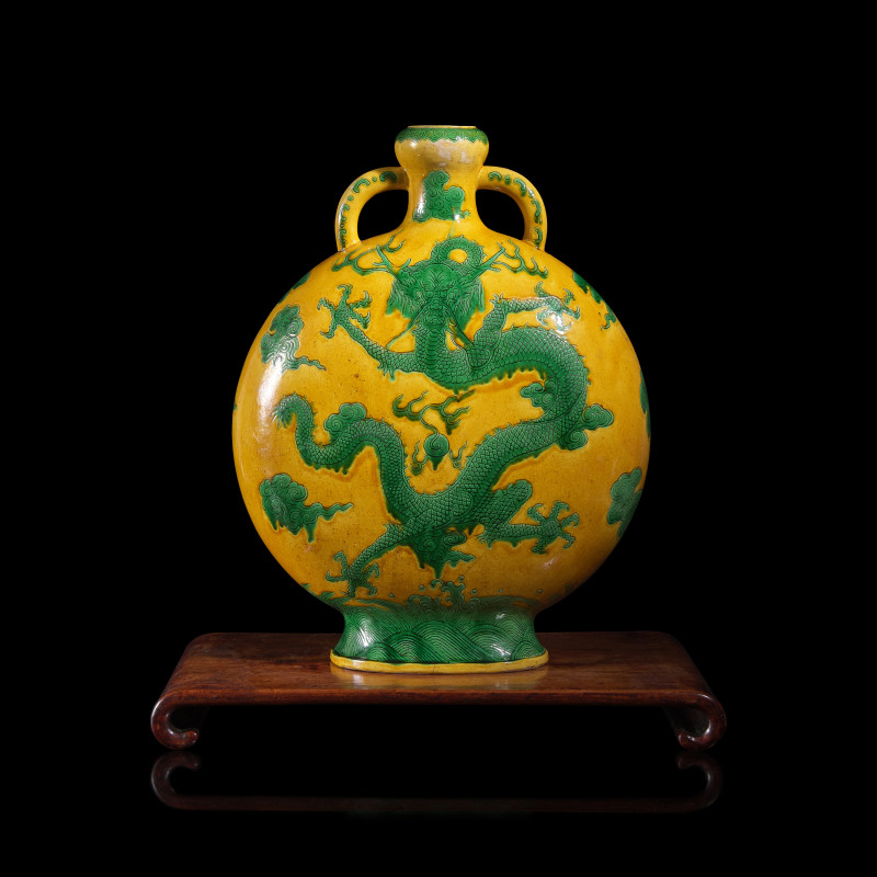 清 黃地綠彩龍紋大抱月瓶 | An Impressive Chinese Green Enameled Yellow Ground Porcelain 'Dragon' Moon Flask, Qing Dynasty - 图3