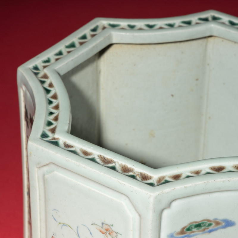 清晚期 粉彩八仙圖八方大筆筒 | A Large Famille Rose 'Figures' Octagonal Porcelain Brushpot, 19th Century - 图5