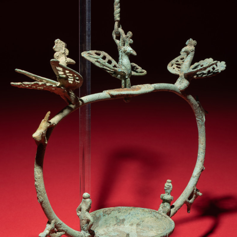 東漢 青銅龍鳳神人懸燈 | A Chinese Bronze 'Phoenix and Immortal' Hanging Oil Lamp, Eastern Han Dynasty - 图2
