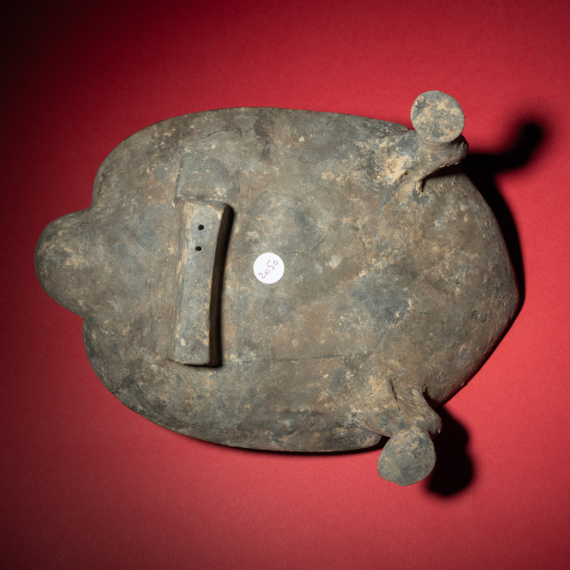 六朝 灰陶鴛鴦硯 | A Chinese Grey Pottery Mandarin Duck-Form Inkstone, Six Dynasties - 图5