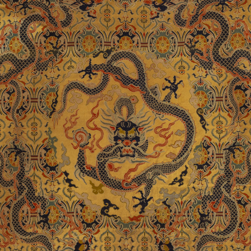 清中期 織錦迎面龍紋靠背 | A Chinese Imperial Yellow Ground Brocade Silk 'Dragon' Cushion Cover, 18th Century - 图2
