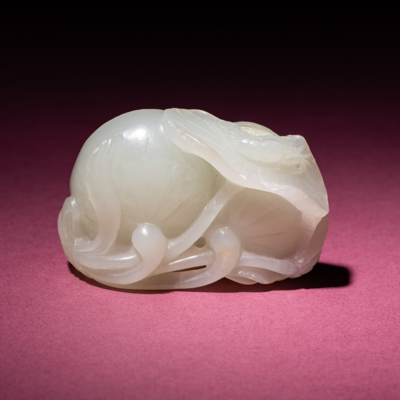 清中期 白玉雙蓮子把件 | A Chinese White Jade Carving of Double Lotus Pods, 18th/19th Century - 图3