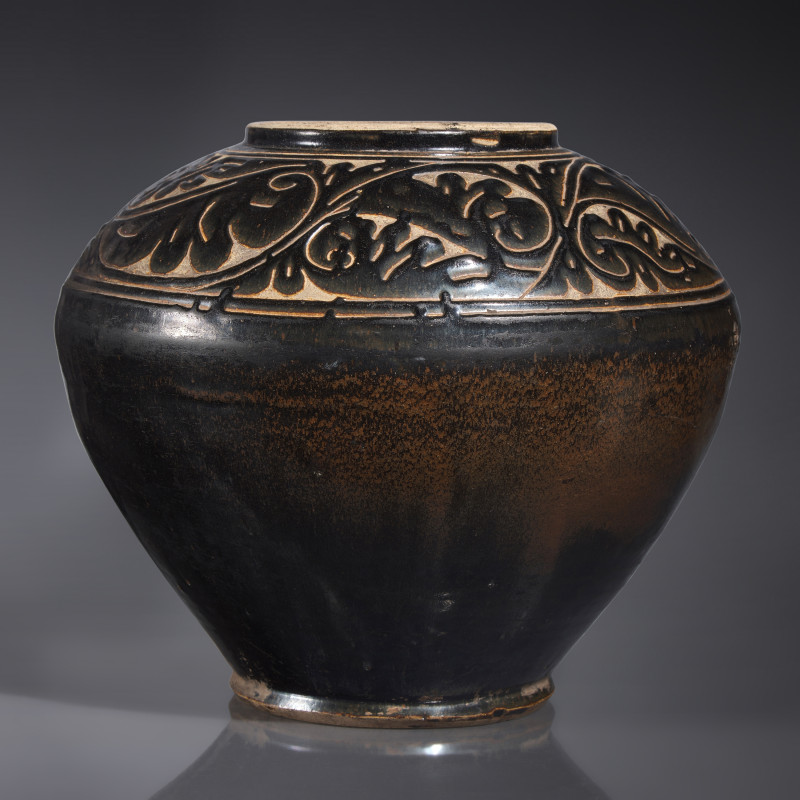 元 磁州窯黑釉剔花大罐 | A Large Chinese Cizhou Type Carved Jar, Yuan Dynasty