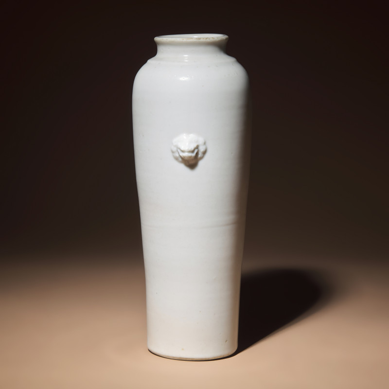 清早期 德化白瓷雙獸首筒瓶 | A Chinese Blanc-de-Chine Porcelain Sleeve Vase, Early Qing Dynasty - 图2