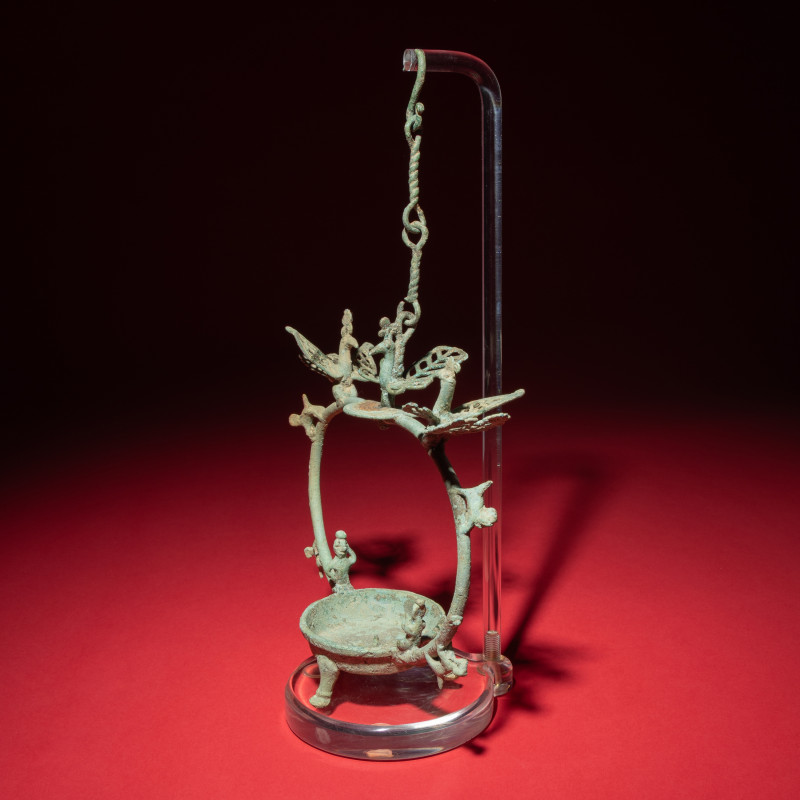 東漢 青銅龍鳳神人懸燈 | A Chinese Bronze 'Phoenix and Immortal' Hanging Oil Lamp, Eastern Han Dynasty - 图4