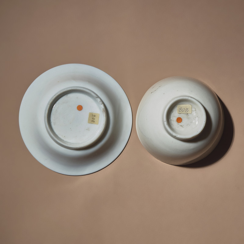 明-清 德化白瓷碗及暗刻牡丹紋碟 | A Chinese Blanc-de-Chine Porcelain Bowl and an Incised 'Peony' Shallow Dish, Ming-Qing Dynasty - 图3