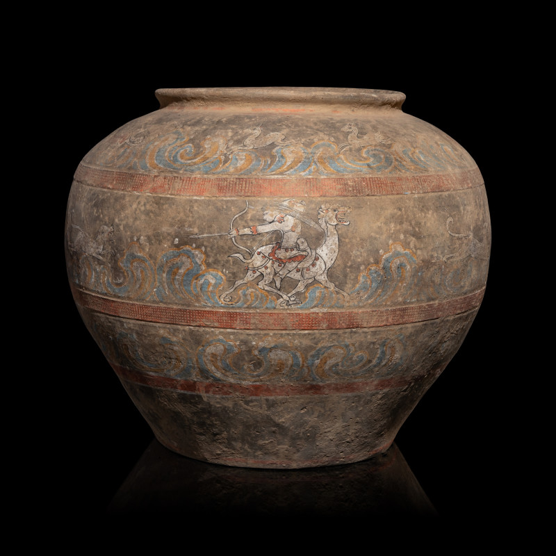 漢 灰陶彩繪狩獵圖大罐 | A Chinese Painted Pottery 'Mythical Beast' Jar, Han Dynasty - 图4