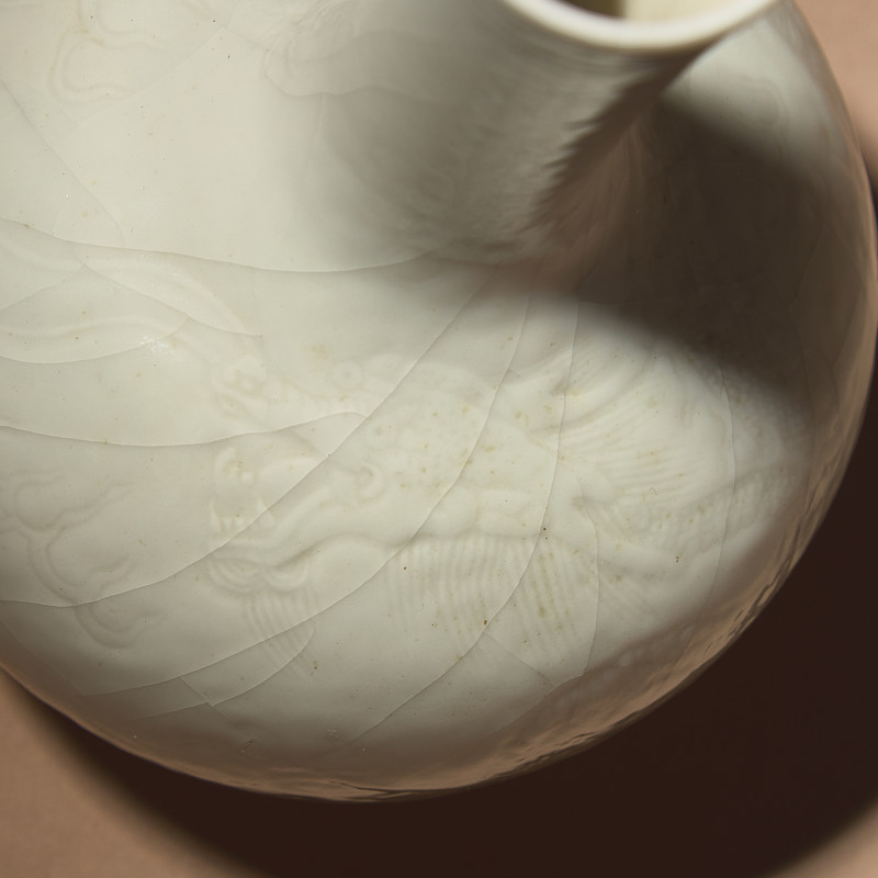 清中期 德化白瓷瓶三件 | Three Chinese White Glazed Porcelain Vases, Mid Qing Dynasty - 图6