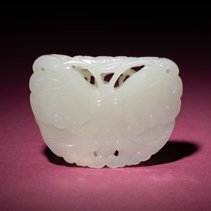 清中期 白玉雙面蝴蝶佩 | A Chinese White Jade 'Butterfly' Pendant, 18th/19th Century