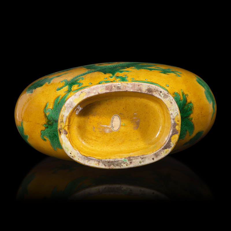 清 黃地綠彩龍紋大抱月瓶 | An Impressive Chinese Green Enameled Yellow Ground Porcelain 'Dragon' Moon Flask, Qing Dynasty - 图4
