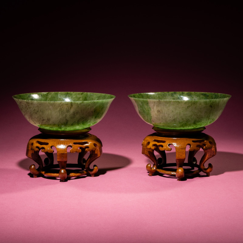晚清-民國 碧玉碗一對 | A Pair of Chinese Spinach Jade Bowls, 19th-20th Century - 图1