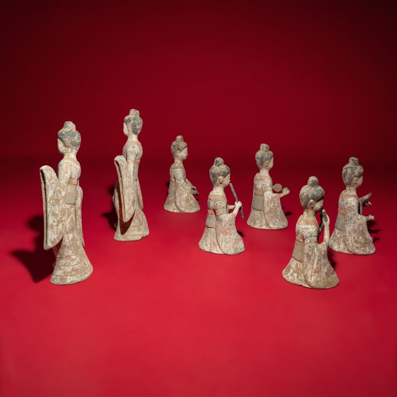 隋-唐 彩繪陶伎樂舞俑一組七件 | A Group of Seven Chinese Painted Pottery Figures of Musicians and Dancers, Sui-Tang Dynasty - 图5
