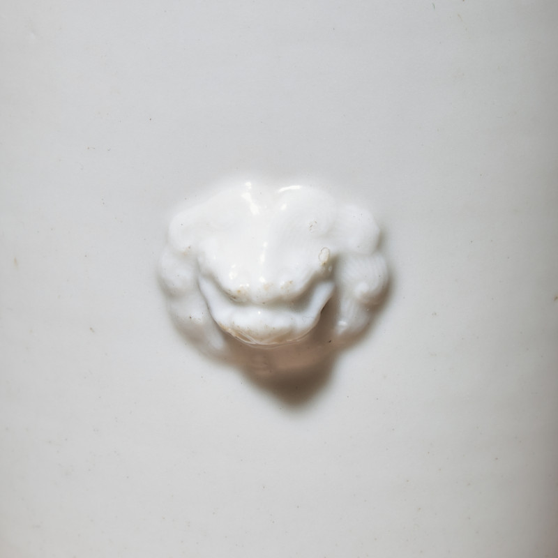 清早期 德化白瓷雙獸首筒瓶 | A Chinese Blanc-de-Chine Porcelain Sleeve Vase, Early Qing Dynasty - 图3