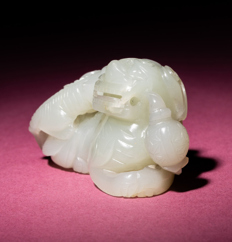 清 青白玉太獅少獅把件 | A Chinese Pale Celadon Jade Group of Fu Lions, Qing Dynasty - 图2