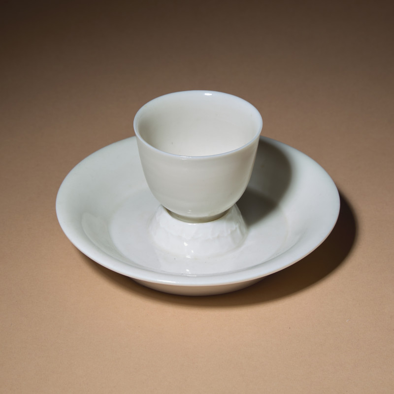 清早中期 德化白瓷茶杯與蓮花盞托一套 | A Chinese Blanc-de-Chine Porcelain Cup and Associated Lotus Stand, 17th-18th Century - 图2
