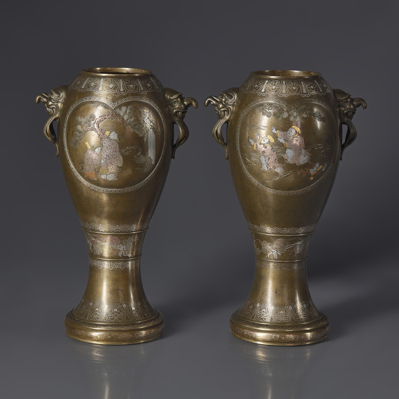 日本明治時期 銅瓶一對 | A Pair of Japanese Kaga Style Mixed Metal-Inlaid Bronze Vases, Meiji Period - 图3