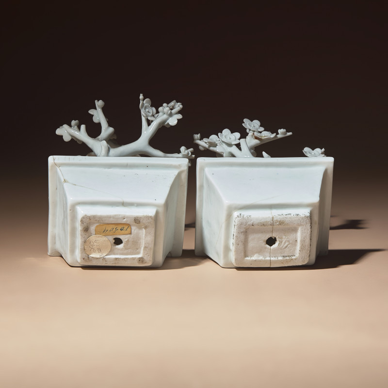 清中期 德化白瓷塑梅花盆景一對 | A Pair of Chinese Blanc-de-Chine Porcelain Potted Trees, 18th-19th Century - 图4