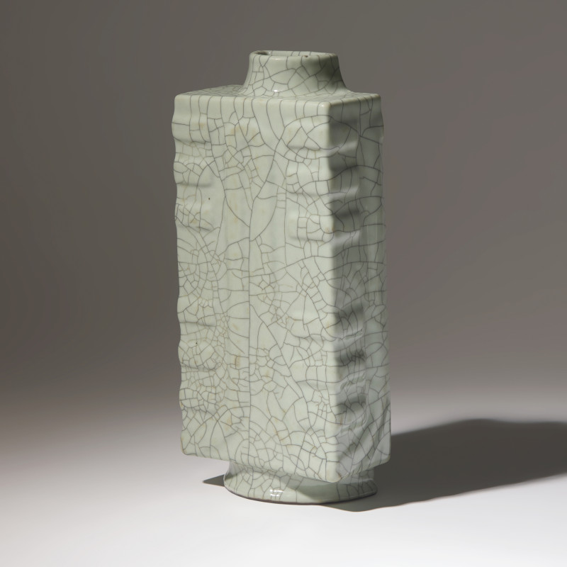 清乾隆 哥釉琮式壁瓶 | A Rare Chinese Ge Type Cong-Form Wall Vase, Qianlong Mark and of the Period - 图2