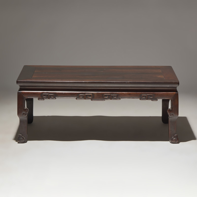 晚清/民國 紫檀拼硬木炕桌 | A Chinese Zitan and Mixed Hardwoods Kang Table, 19th/ Early 20th Century - 图2