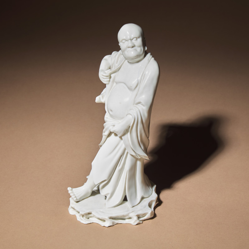 清 德化白瓷羅漢立像 | A Chinese Blanc-de-Chine Porcelain Standing Figure of a Luohan, Qing Dynasty - 图1