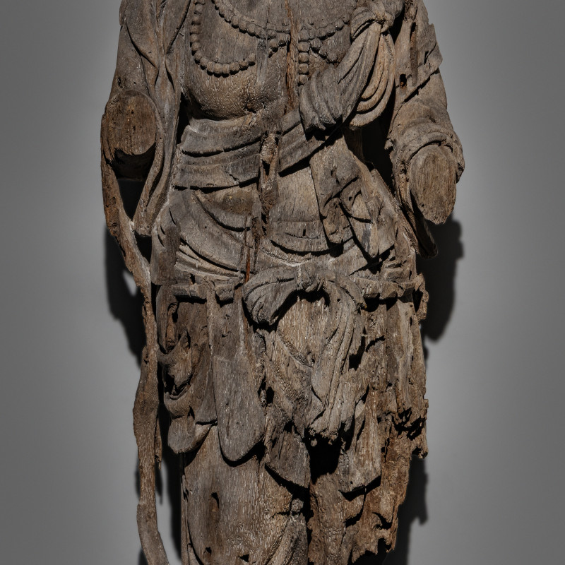 元或以後 木雕觀音像 | A Chinese Wood Carving of Guanyin Bodhisattva, Yuan Dynasty or Later - 图3