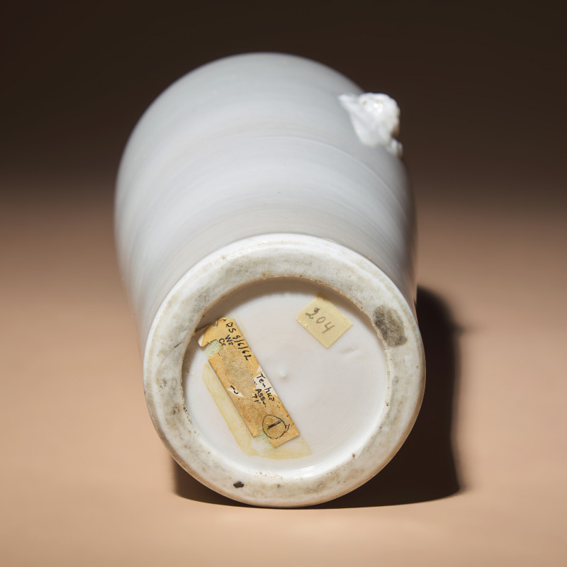 清早期 德化白瓷雙獸首筒瓶 | A Chinese Blanc-de-Chine Porcelain Sleeve Vase, Early Qing Dynasty - 图4