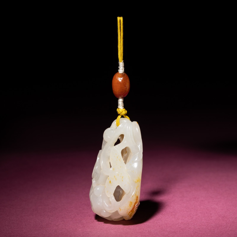 清中期 白玉帶皮鏤雕蓮紋佩 | A Chinese Russet and White Jade Reticulated 'Lotus' Pendant, 18th/19th Century - 图3