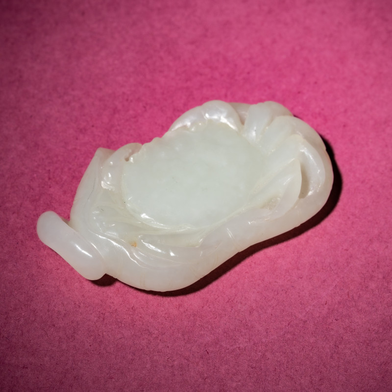 清中期 白玉蓮葉螃蟹把件 | A Chinese White Jade Carving of a Crab on Lotus Leaf, 18th/19th Century - 图5
