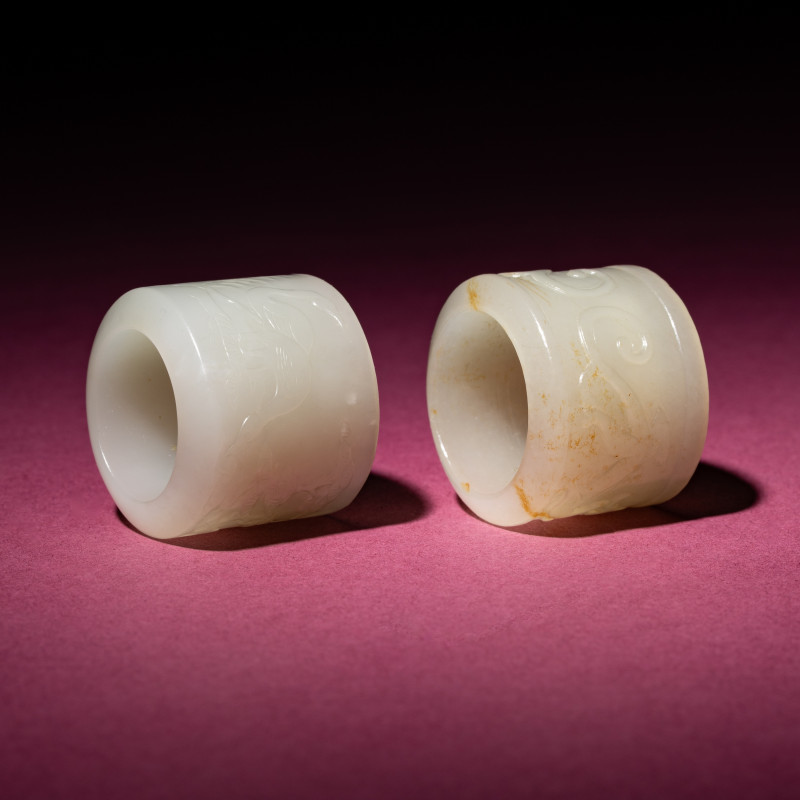 清中期 白玉刻動物紋扳指兩枚 | Two Chinese White Jade 'Animal' Archer's Rings, 18th Century - 图2