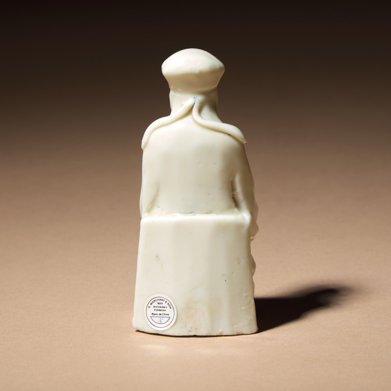 清早期 德化白瓷文官坐像 | A Chinese Blanc-de-Chine Porcelain Seated Figure of a Dignitary, 17th Century - 图3