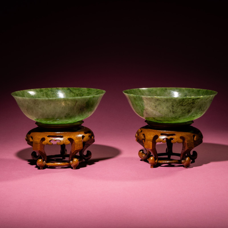 晚清-民國 碧玉碗一對 | A Pair of Chinese Spinach Jade Bowls, 19th-20th Century - 图2