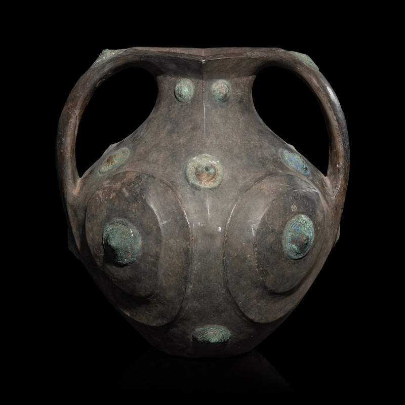 西漢 黑陶嵌铜泡钉双耳壶 | A Chinese Grey Pottery Amphora with Metal Boss Appliques, Western Han Dynasty - 图3