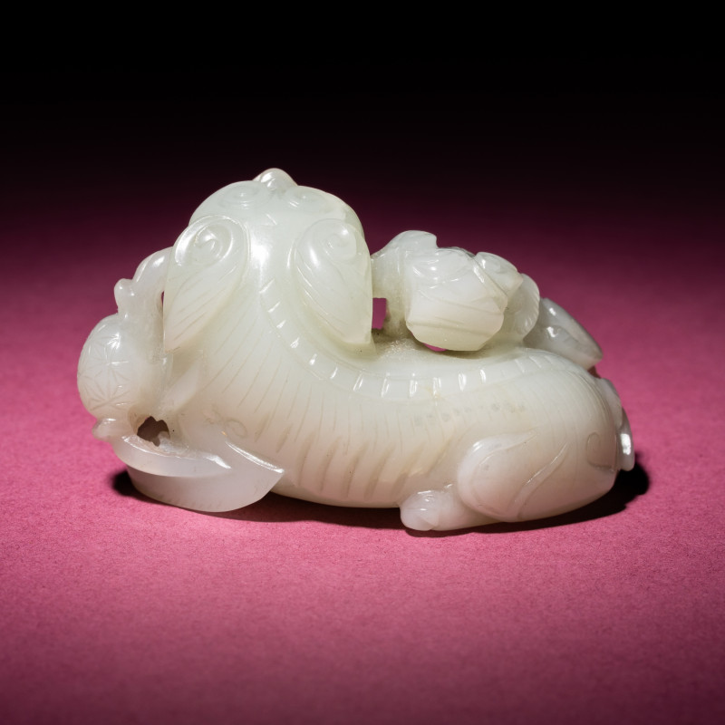 清 青白玉太獅少獅把件 | A Chinese Pale Celadon Jade Group of Fu Lions, Qing Dynasty - 图3